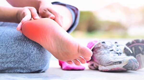 Bệnh gai gót chân có những triệu chứng nào